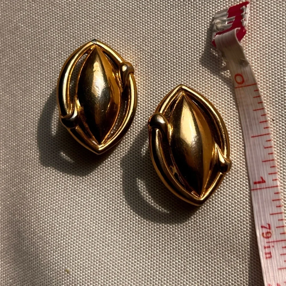 Vintage Crown Trifari large Earrings Gold very 80s mod